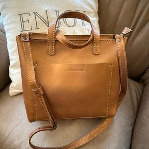 Portland Leather Zippered Medium Crossbody--Color Hava